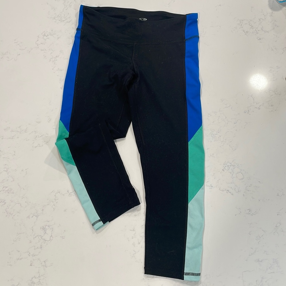 Lightly Used Cropped 3/4 legging!